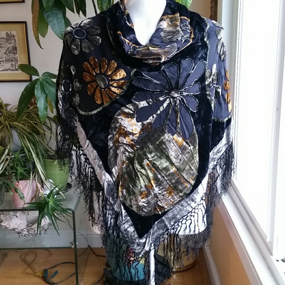 Redfish Design velvet fringed scarf